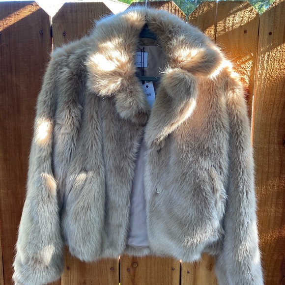 Zara Jackets & Blazers - Zara faux fur jacket